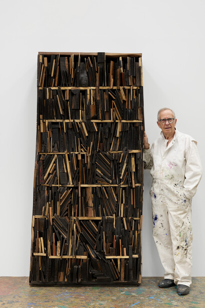 Manolo Valdés with Librería, 2024. Courtesy of Opera Gallery
