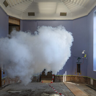 Berndnaut Smilde, Vertical visibility, painting in exhibition. Courtesy of Ronchini Gallery