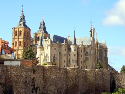 Astorga. Vista de las murallas, el Palacio Episcopal y la Catedral