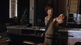 Silvester Stallone è Rambo in una scena del film "First Blood" (1982) diretto da Ted Kotcheff