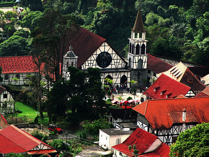Los colonieros -habitantes de la Colonia Tovar- han sostenido su economía gracias a la producción agrícola y desde 1964 también se han dedicado a desarrollar actividades turísticas