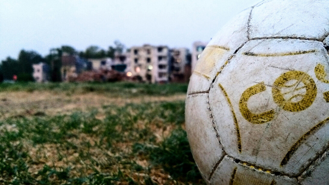 Os campeonatos regionais de futebol no Brasil oferecem vitrine para clubes pequenos e ajudam na descentralização do esporte no país mas enfrentam sobrecarga de calendários e desafios estruturais; confira como isso impacta o futebol brasileiro