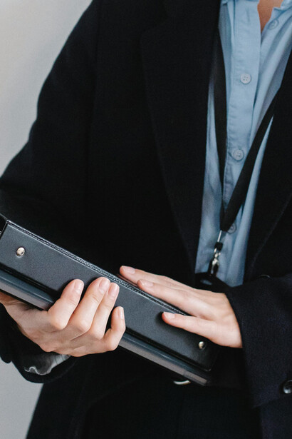 É vital que a sociedade civil se levante contra tentativas de controle da informação, preservando a transparência e honestidade para futuras gerações