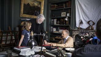 Jean-Louis Trintignant, Michael Haneke y Fantine Harduin en la grabación de Un final feliz (2017)