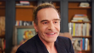 John Galliano. Um nome de impacto que há alguns anos foi “cancelado” por suas declarações antissemitas está retornando ao seu posto de reinado no mundo da moda