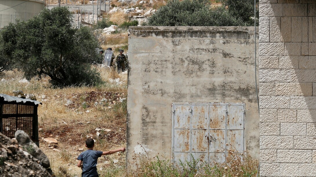 L'attuale conflitto tra Israele e Palestina è caratterizzato da intensi scontri militari, soprattutto tra le forze israeliane e il gruppo armato palestinese Hamas, che hanno provocato centinaia di vittime civili su entrambe le parti