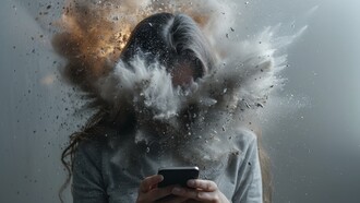 É na paz que se perdeu e no abuso da solitude que passamos a não desejar mais o outro humano. Tudo é instantâneo pois não se pode esperar, tudo pede passagem para algum lugar, estágio ou conquista, mas chegar aonde, de que forma, se os cacos vão ficando pelo caminho. As conexões funcionais subestimam as pessoas e as jogam para um campo da performance. O interesse é condicional em cem por cento das relações