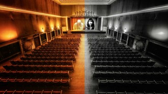 L’aria di restaurazione ha spento il respiro della scena: il pubblico resta immobile, immerso nel buio del suo stesso rito