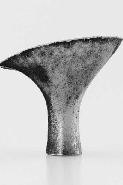 Jojo Gronostay, Brutalism (totem I), 2021. Courtesy of Museum für Kunst und Gewerbe Hamburg