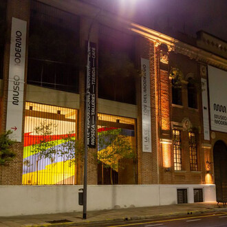 Elian Chali, Plano inesperado, vista de exhibición. Cortesía del Museo de Arte Moderno de Buenos Aires