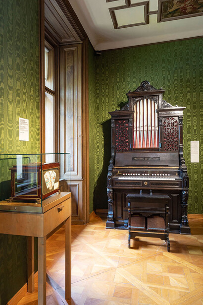 Johann Strauss Wohnung, exhibition view. Courtesy of Musa Museum