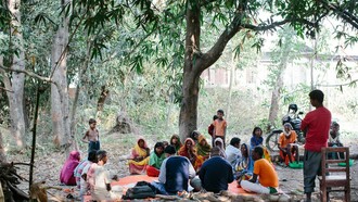 “La gente todavía habla a nuestras espaldas a veces, pero esperamos acabar con la lepra y el estigma en nuestro pueblo en los próximos años". Pasupati Mahato, facilitador del grupo. Gentileza de Fundación Fontilles, foto de Grupo de autoayuda de Balba, Mahottari, Nepal