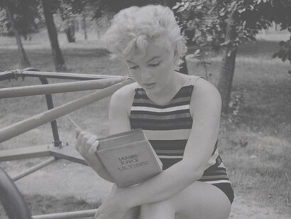 Marilyn Monroe si è avventurata anche nella psicoanalisi per conoscere meglio se stessa ed esporre le sue potenzialità interpretative, ma chi conosce questa parte della sua vita? Chi era interessato? Veniva giudicata principalmente in base al suo aspetto fisico, profilata come un "sex symbol"