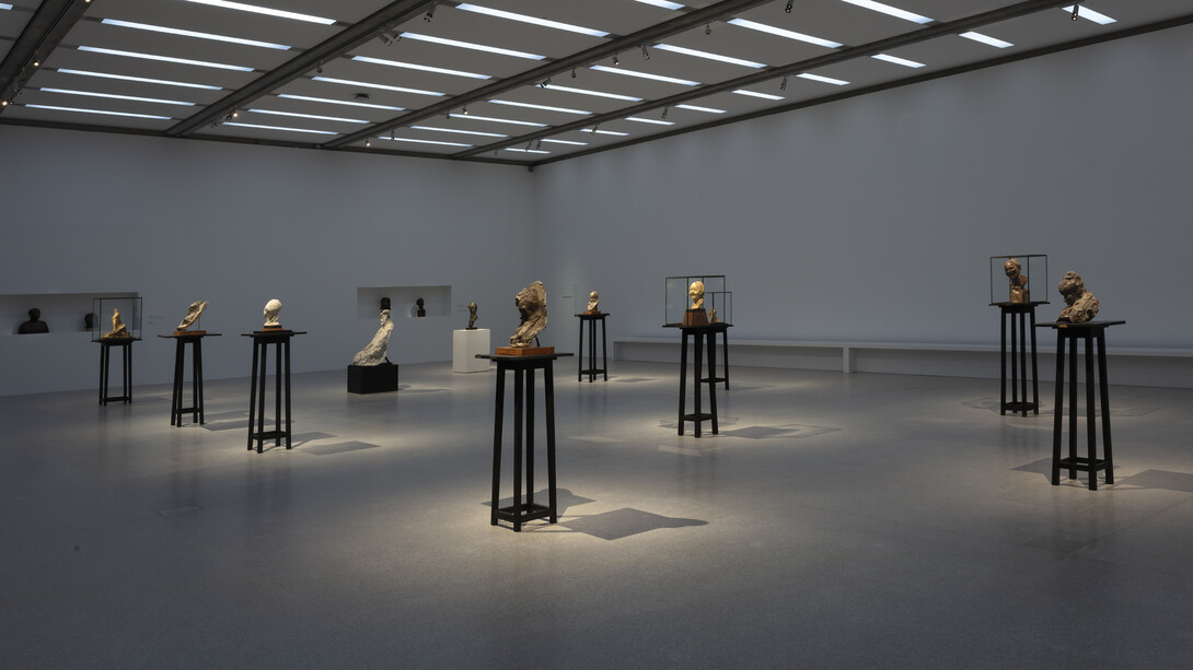 Various artists, Inventing modern sculpture, exhibition view. Courtesy of MUMOK