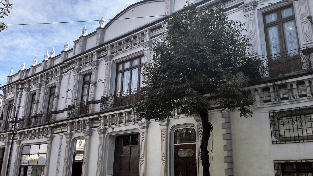 Fachada del Instituto Nacional de Antropología e Historia, en Ciudad de México