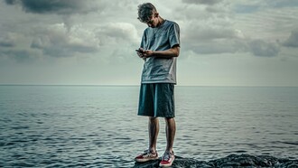 L’ADHD (Disturbo da Deficit di Attenzione e Iperattività) è una condizione neurobiologica che influisce su attenzione, impulsività e autocontrollo