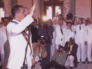 Leonel Fernández at his inauguration at the Presidential Palace in Santo Domingo, Dominican Republic, on the 16th of August, 2004, swearing to faithfully execute the position of president to the best of his abilities