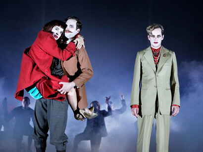 Erfolg (success). Courtesy of Residenztheater