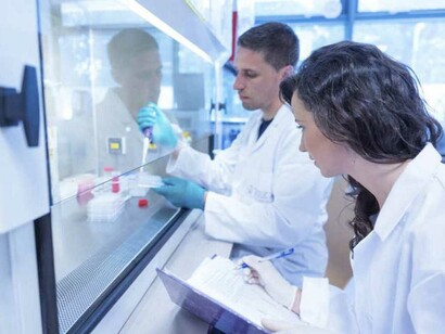 Científicos en el laboratorio