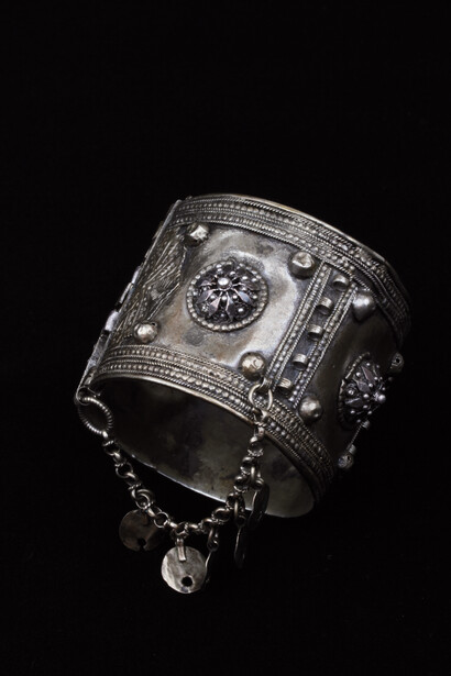 Mardin, Turkey, bracelet, 12 cm. Photograph Robert K. Liu