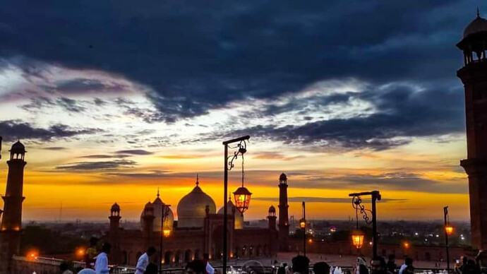 Gardens around the Badshahi Masjid, Lahore, Pakistan Photo Credit: @Blueveinsmotionpictures