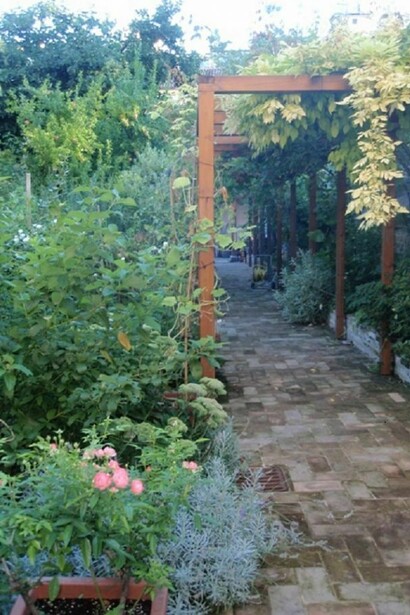 An ancient orchard transformed into a city garden inside the walls of Padua