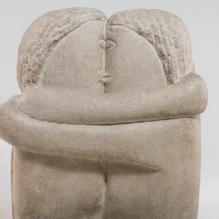Una de las tallas directas en piedra caliza, 1907-08, de Brancusi y Derain