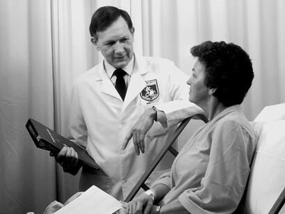 Gli indicatori clinici, pur indispensabili per misurare la qualità delle cure, non ne esauriscono il significato e rischiano di ridurre la complessità assistenziale a semplici elementi misurabili