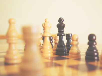 Ajedrez: el rey triunfante es la expresión del nuevo dios. En el «jaque mate» se resuelve la dualidad del segundo estado y el espíritu es liberado hacia su aventura personal