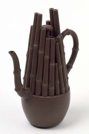 Teapot, 1700 – 20, China (Qing Dynasty). Museum no. 662-1903. © Victoria and Albert Museum, London