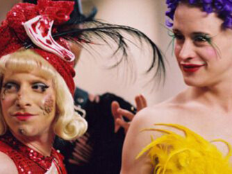 Vindos do interior dos Estados Unidos, Michael Alig (Macaulay Culkin) e James St. James (Seth Green) se iniciam na noite clubber de Nova Iorque e ganham destaque por suas personalidades excêntricas e teatrais