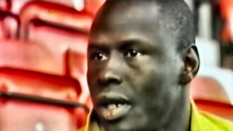 En 1996, Ali Dia engañó al entrenador del Southampton haciéndose pasar por primo de George Weah. Con una llamada falsa, firmó un contrato de un mes, pero jugó...53 minutos