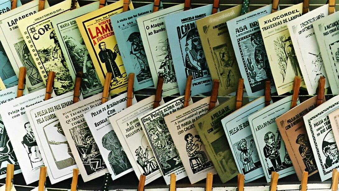 Explore a fascinante história e importância da literatura de cordel na cultura brasileira. Descubra como os versos rimados encantam e preservam a identidade do povo nordestino