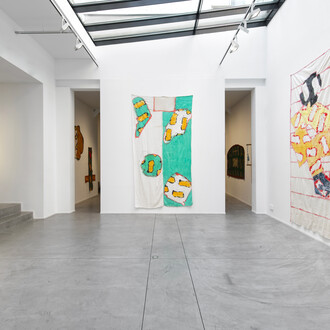Claude Viallat, exhibition view. Courtesy of Templon