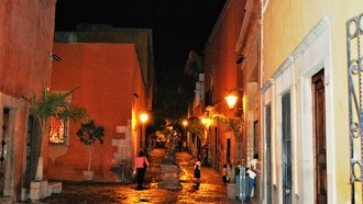Moonlit cobblestone streets in the heart of Querétaro © Photo by Jane Ammeson