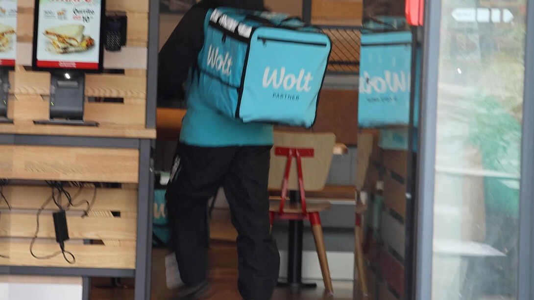 Between pick up and drop off, video still. Courtesy of Musa Museum