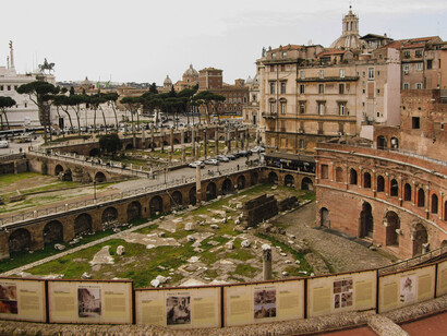 Tracce dell'antica Roma, Italia. Esplorando l'impero di Traiano: una visione della Roma antica oltre le rovine e i monumenti