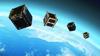 Illustrazione dell'Intelligent Payload Experiment (IPEX) e di M-Cubed/COVE-2, due satelliti cubici orbitanti intorno alla Terra della NASA (“CubeSat”) lanciati nell'ambito della missione NROL-39 GEMSat dalla base aerea californiana di Vandenberg il 5 dicembre 2013