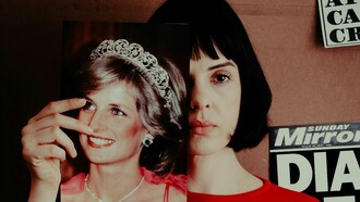 A abordagem introspectiva da obra permite uma leitura crítica sobre a figura feminina em contextos de opressão institucional, especialmente no que diz respeito à saúde mental, à maternidade e à autonomia. Ao retratar o Natal de 1991, o filme expõe os dilemas enfrentados por mulheres que, mesmo em posições de destaque, são silenciadas por estruturas patriarcais. Diana vive entre o desejo de liberdade e o peso da tradição, refletindo uma realidade que ainda afeta muitas mulheres contemporâneas