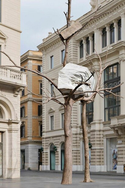 Foglie di pietra. Courtesy of Fendi