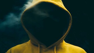 O tráfico de pessoas é definido no Protocolo da ONU sobre Tráfico de Pessoas, que complementa a Convenção das Nações Unidas contra o Crime Organizado Transnacional, como "o recrutamento, transporte, transferência, abrigo ou recebimento de uma pessoa por meios como ameaça ou uso de força ou outras formas de coerção, sequestro, fraude ou engano para fins de exploração"