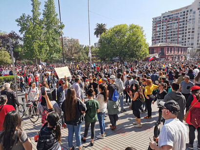 Estas demandas reflejaron la desconfianza hacia los medios dominantes y un deseo de contar con un periodismo que represente de forma más fiel los intereses de la sociedad y no sólo los de las élites. Santiago, Chile, 20 de octubre de 2019