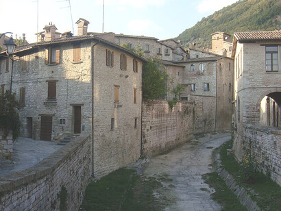Gubbio, Italia. L'influenza francescana su Pietro Ubaldi: da Gubbio al Brasile