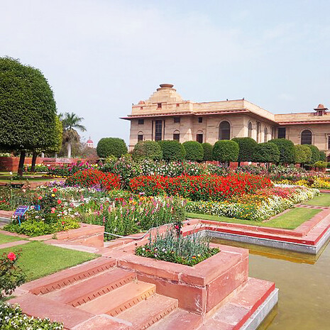 The beautiful and elegant Rashtrapati Bhavan Garden in New Delhi, India