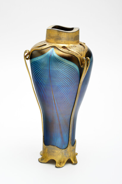Glass factory Joh. Loetz, Phenomenal, around 1900. Courtesy of Museum für Kunst und Gewerbe Hamburg