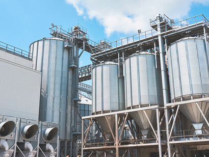 Fábrica de celulose.Seu objetivo é ajudar a tirar 200 mil pessoas da linha de pobreza em nossas áreas de atuação até 2030