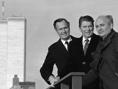 Ronald Reagan, George HW Bush and Mikhail Gorbachev pose with the World Trade Center