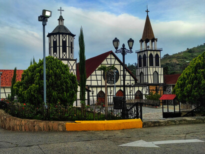 La Colonia Tovar fue fundada en 1843 por casi 400 inmigrantes que en un complicado viaje de varios meses llegaron a Venezuela desde el Ducado de Badén, antes de formarse la república de Alemania