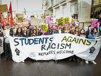 Étudiants protestant contre le racisme et le capitalisme, 18 mars 2023. Photo par Alisdare Hickson