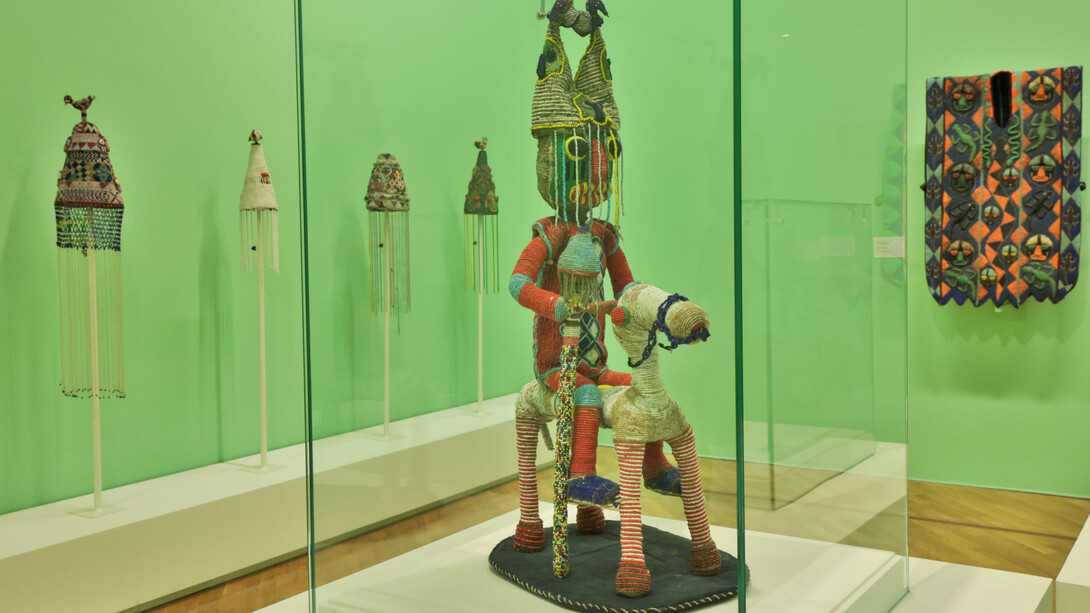 Various artists, Between the head and the earth, exhibition view. Courtesy of Pinacoteca